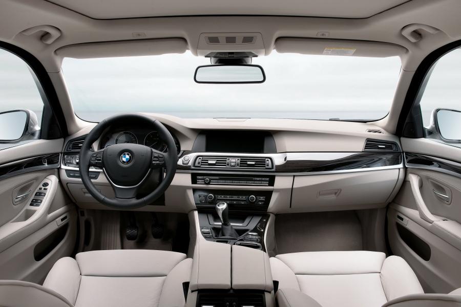  BMW 5-Series Touring 2011 года  (фото 29 из 59)